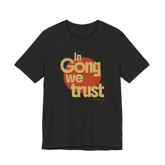 IN GONG WE TRUST (B+C Unisex tee)