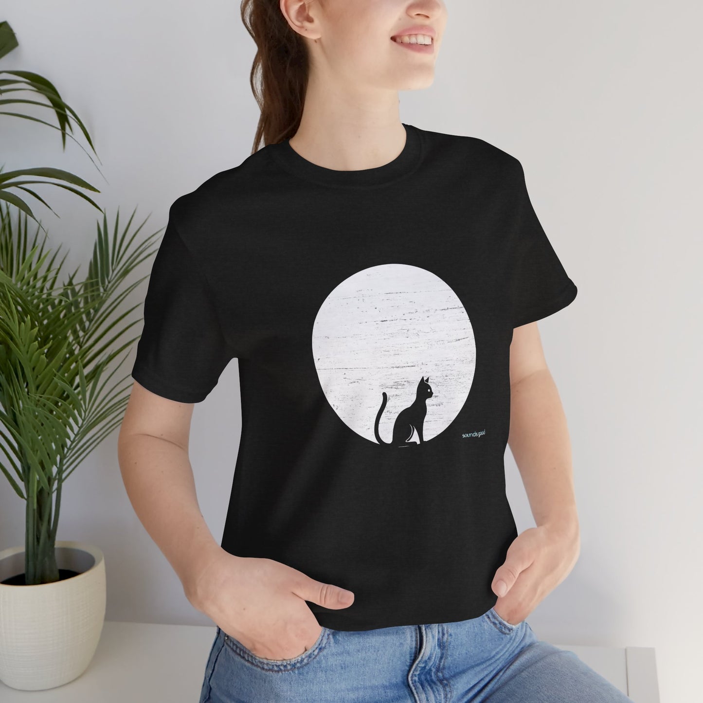 GONG KITTY (B+C Unisex tee)